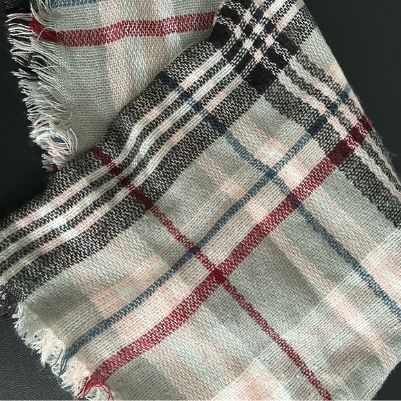 Lulu infinity scarf (L-30/ W-28) Pre Owner - Picture 3 of 3